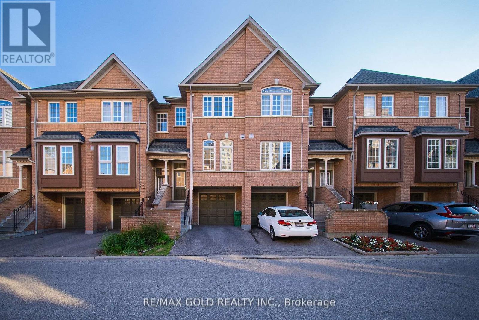 58 50 Strathaven Dr, Mississauga, ON L5R 4E7