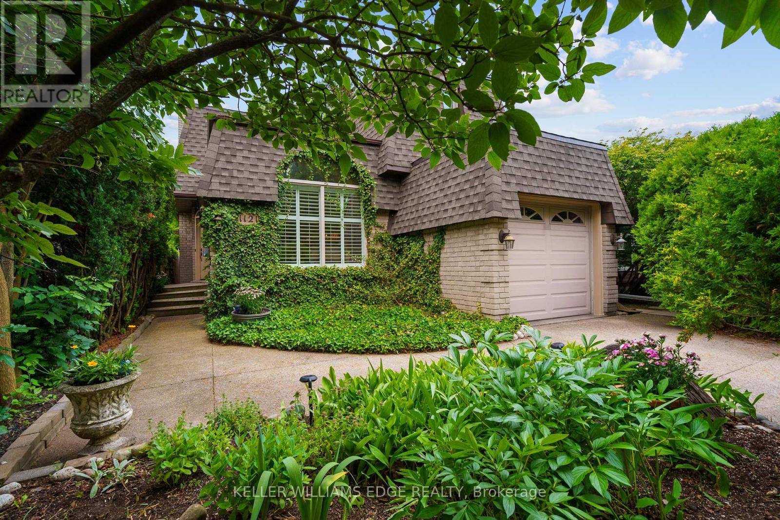 1121 Stephenson Dr, Burlington, ON L7S 2B1