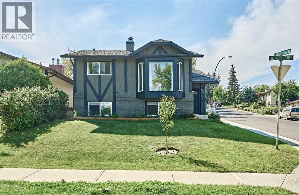 1371 Berkley Dr NW, Calgary, AB T3K 1T4