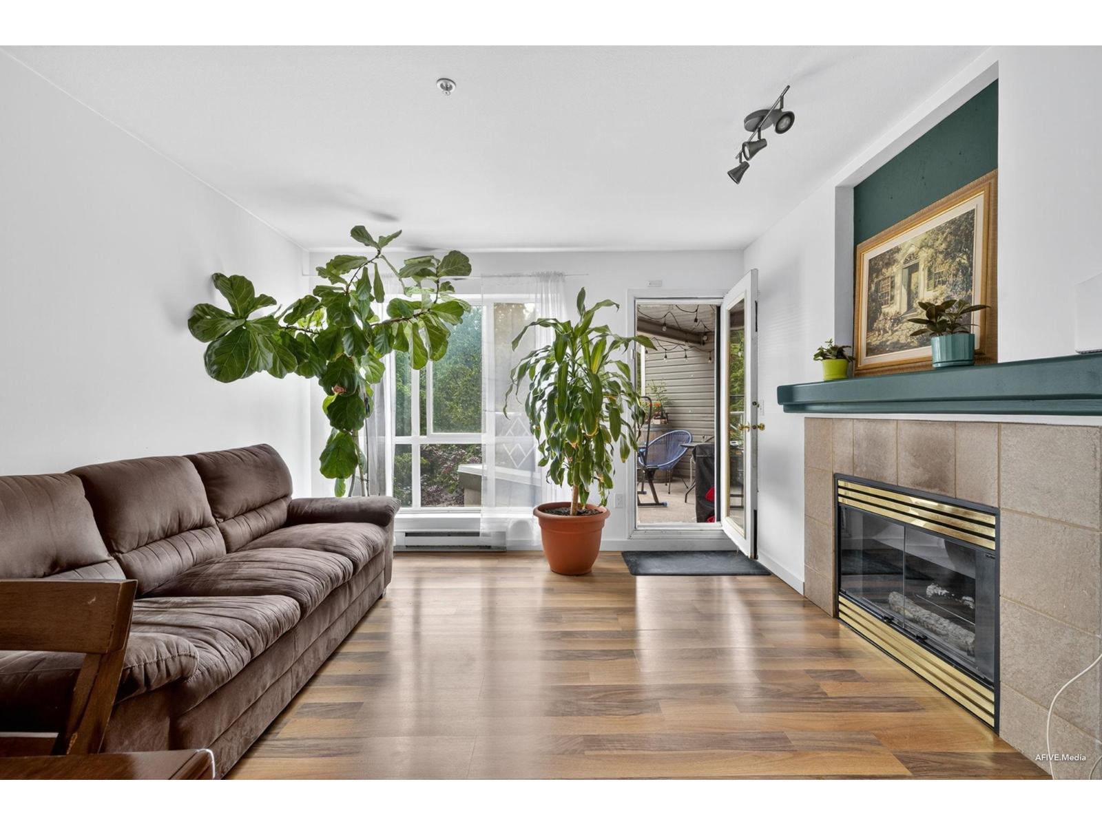 9979 140 Street Unit 329, Surrey, BC V3T 5W2