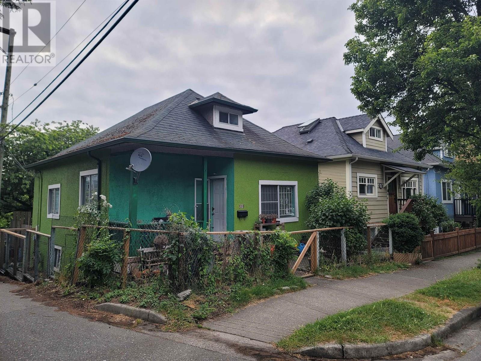 519 Salsbury Dr, Vancouver, BC V5L 3Z6
