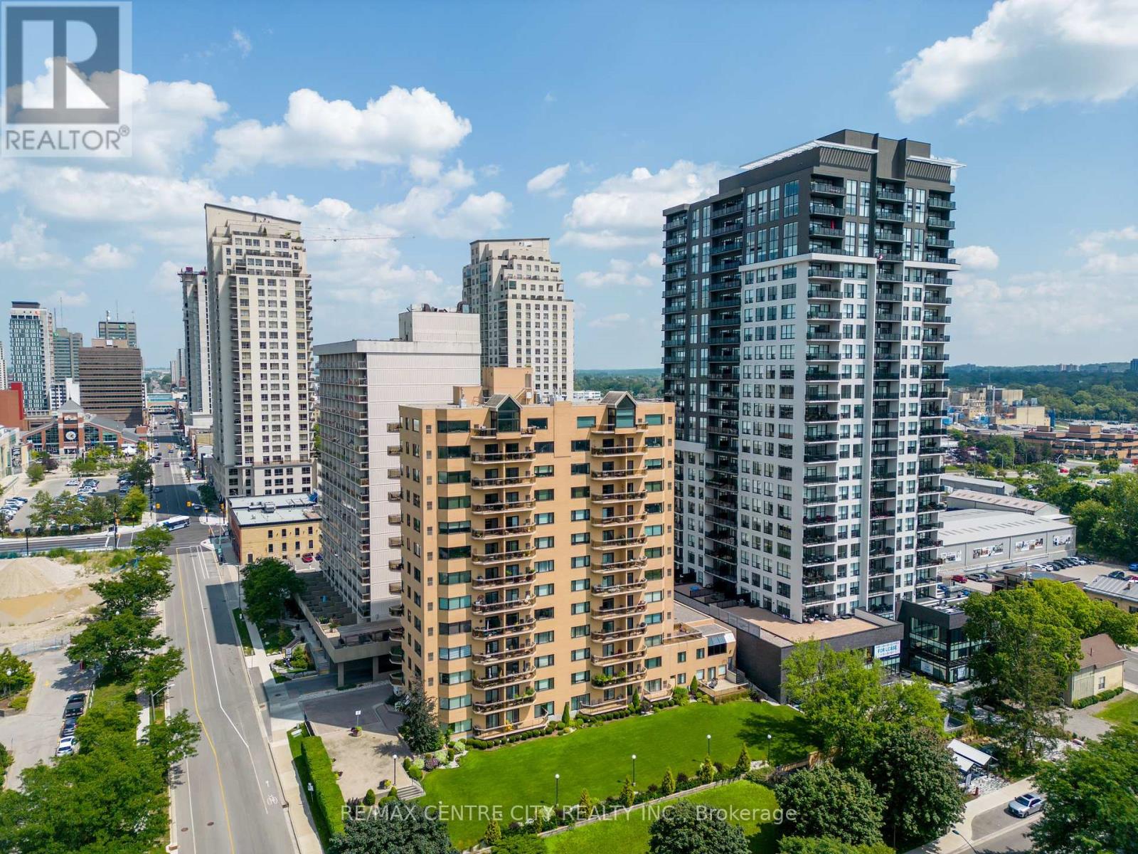 1102 19 King St, London, ON N6A 5N8