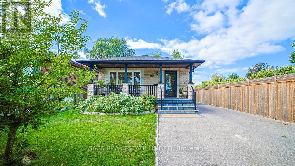 1106 Meredith Ave, Mississauga, ON L5E 2E1