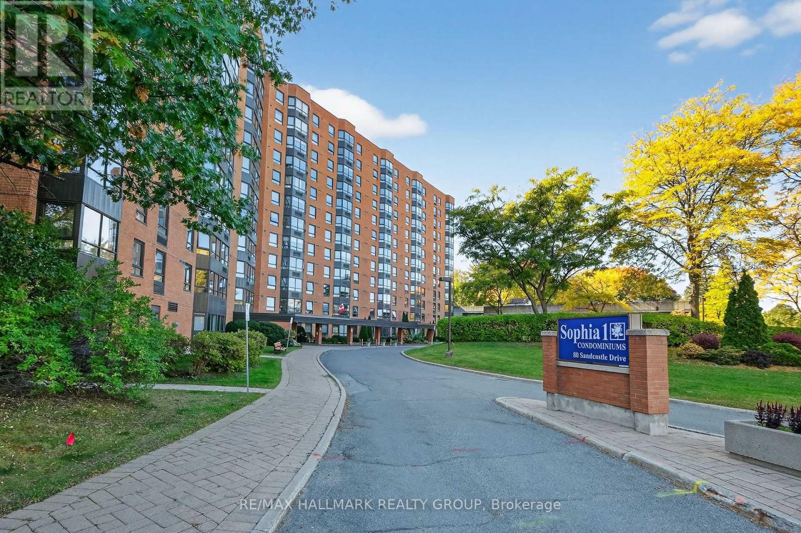 1207 80 Sandcastle Dr, Ottawa, ON K2H 9E7
