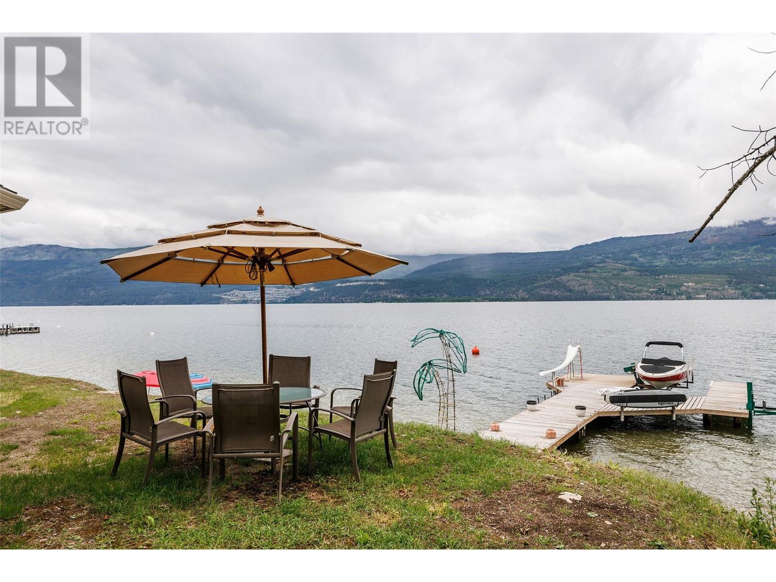 17824 Juniper Cove Rd, Lake Country, BC V4V 1B8