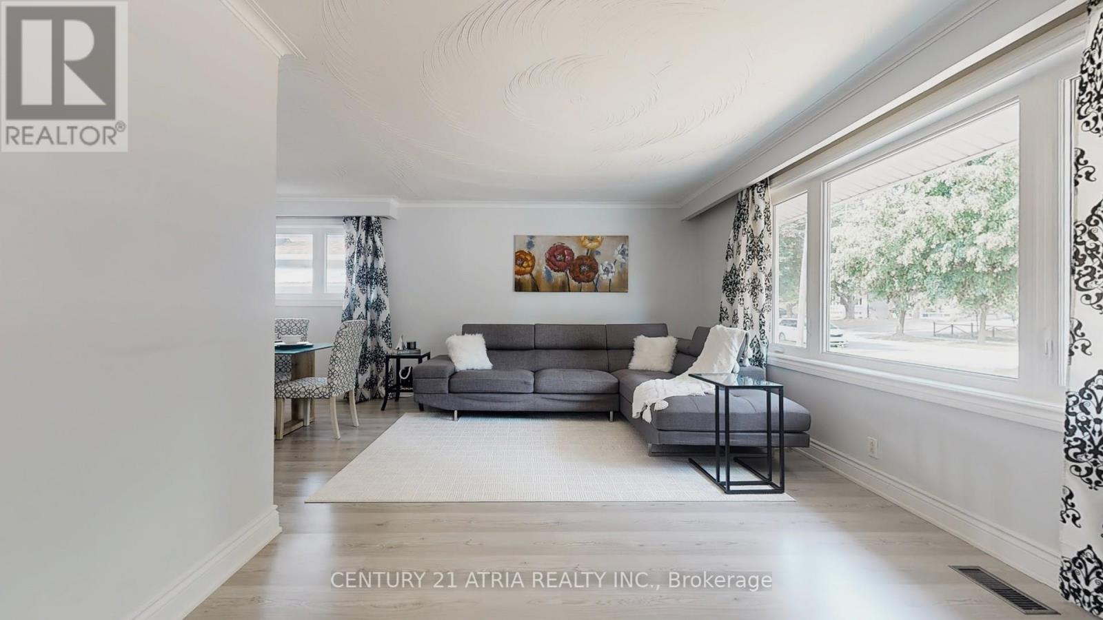 82 Clementine Sq, Toronto, ON M1G 2V7