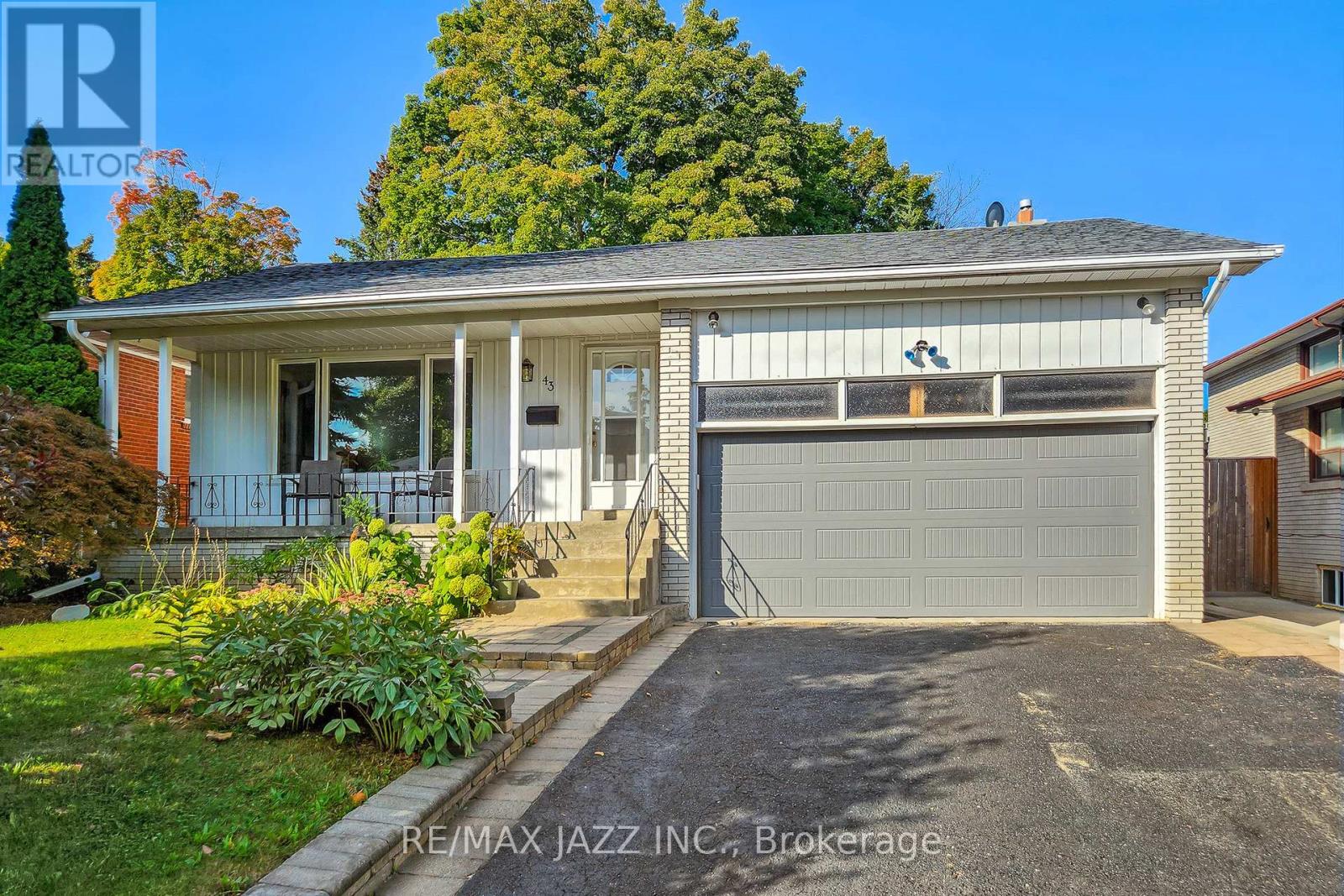 43 Kingsborough Cres, Toronto, ON M9R 2T8