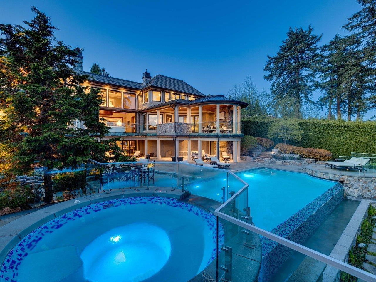 13790 Marine Dr, White Rock, BC V4B 1A4