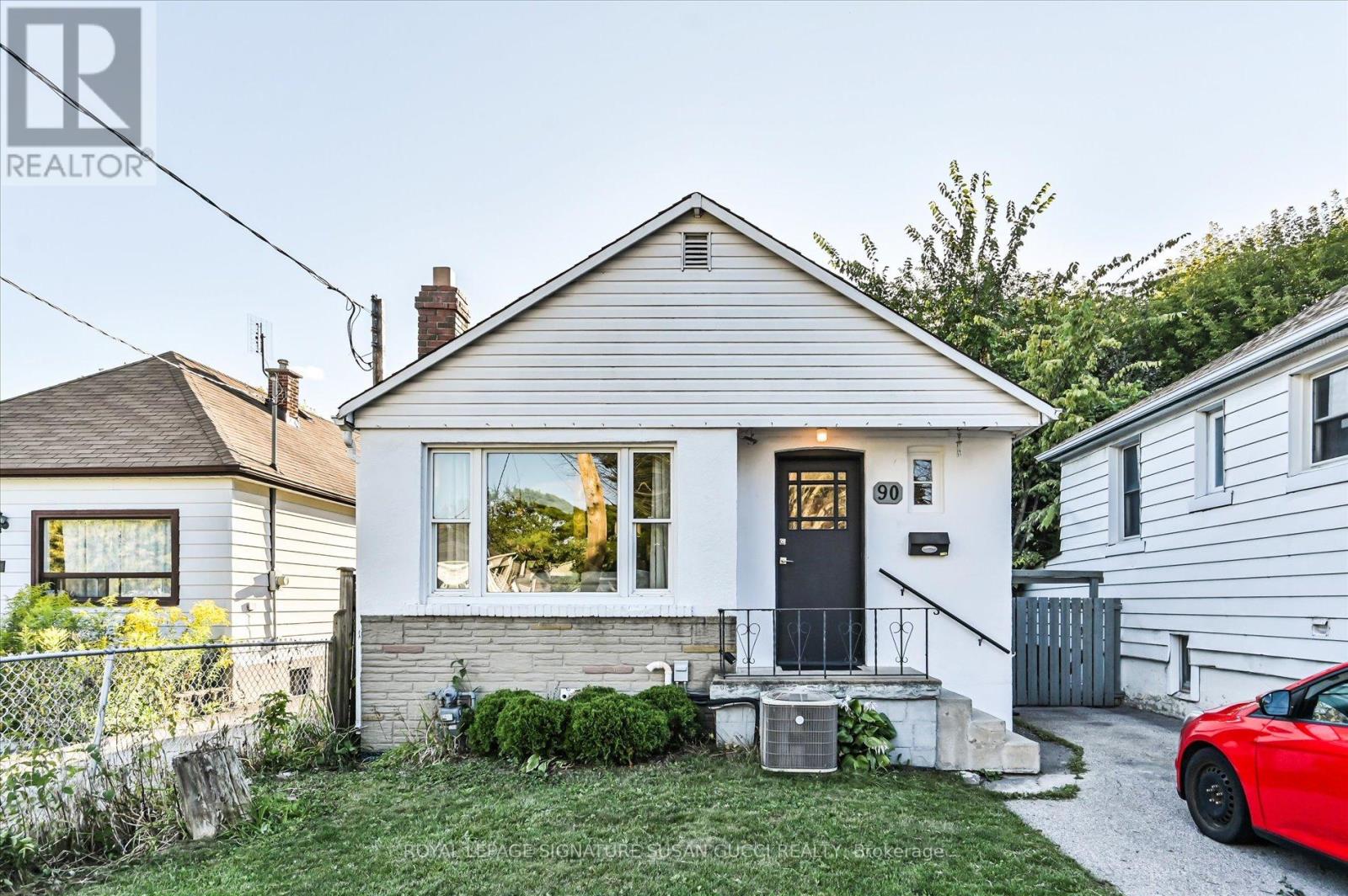 90 Meighen Ave, Toronto, ON M4B 2H7