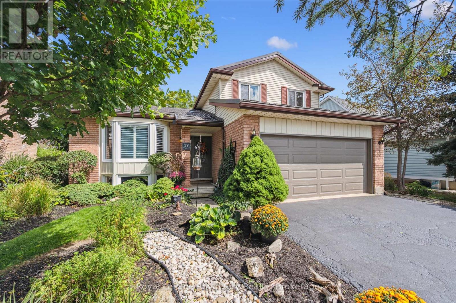 39 Greenwich Dr, Guelph, ON N1H 8C5