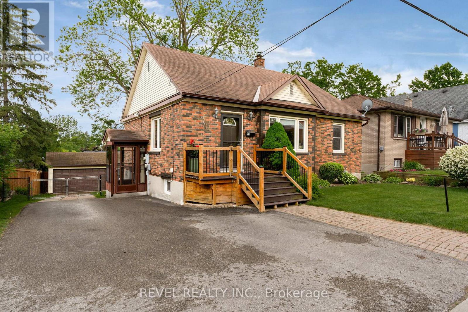 11 North St, Barrie, ON L4M 2S1
