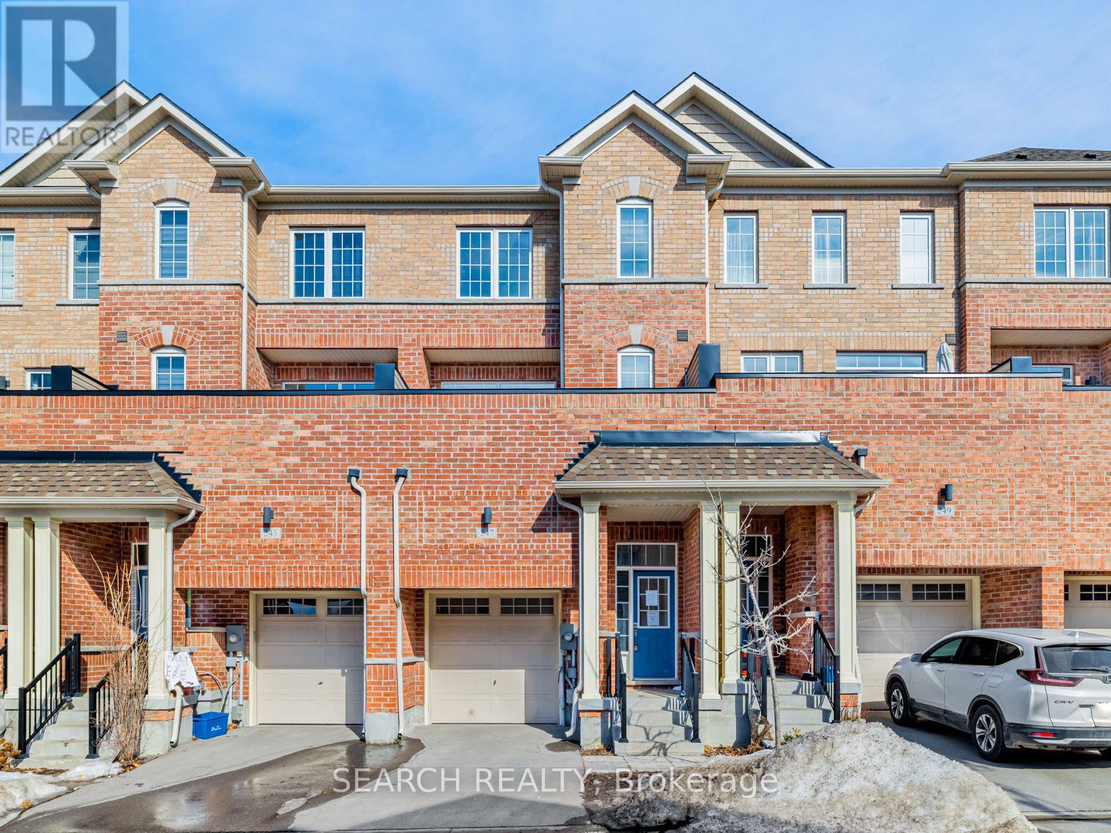 247 Harding Park St, Newmarket, ON L3Y 0E3