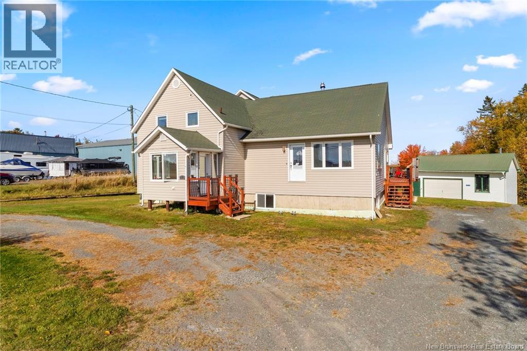 2535 Route 102, Lincoln, NB E3B 7E6