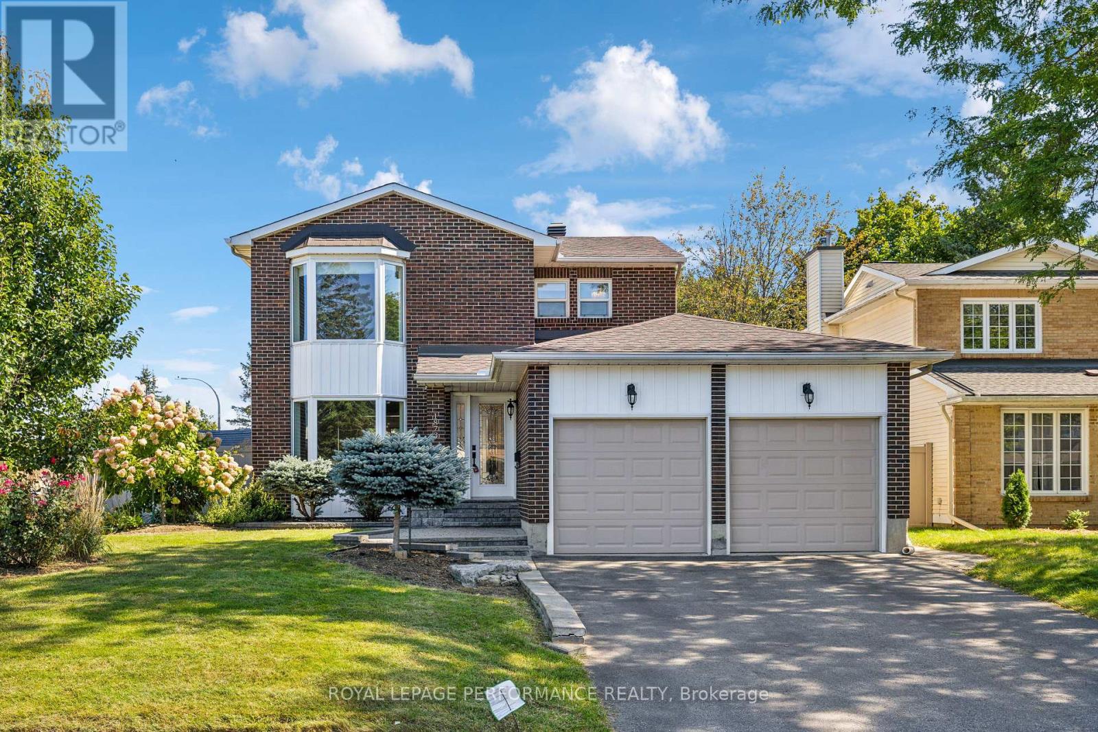 1873 Du Clairvaux Rd, Ottawa, ON K1C 5X9