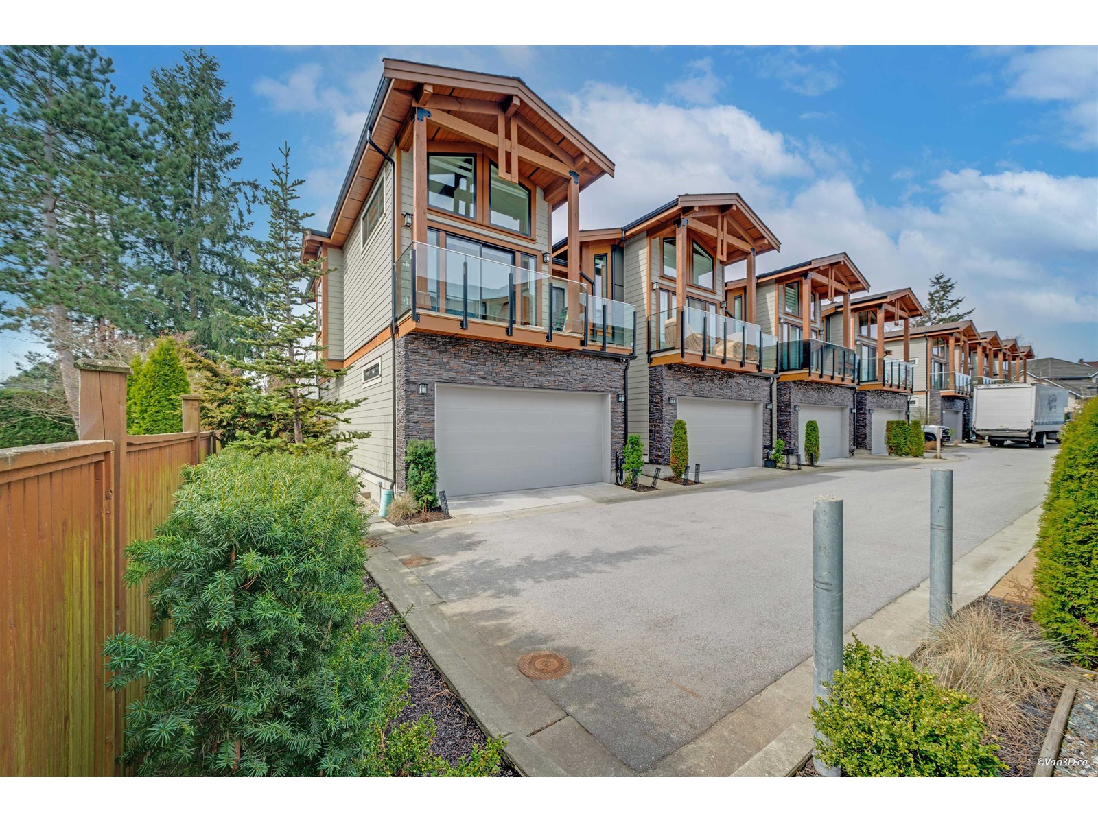 1454 162b Street Unit 8, Surrey, BC V4A 9W9