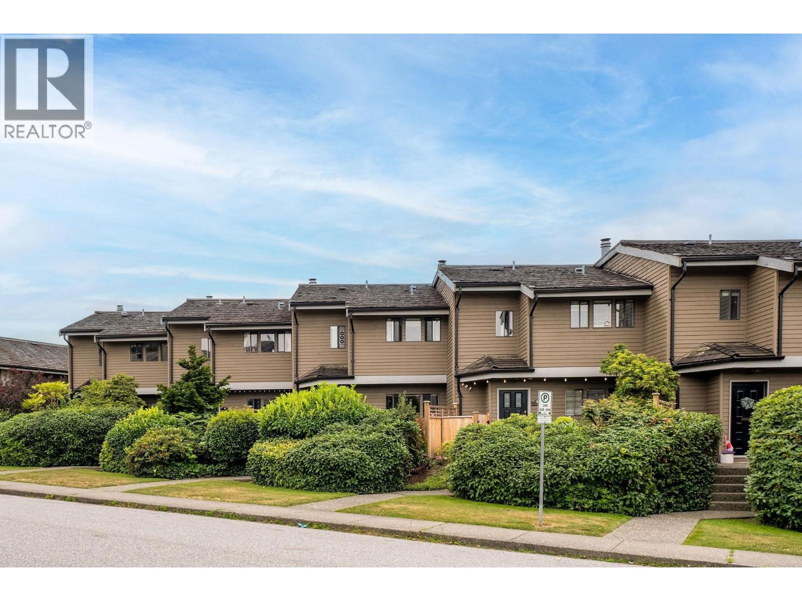 251 W 14th Street Unit 14, North Vancouver, BC V7M 1P4
