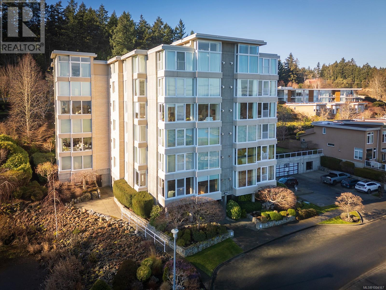 5350 Sayward Hill Cres Unit 101 Cres, Saanich, BC V8Y 3H9