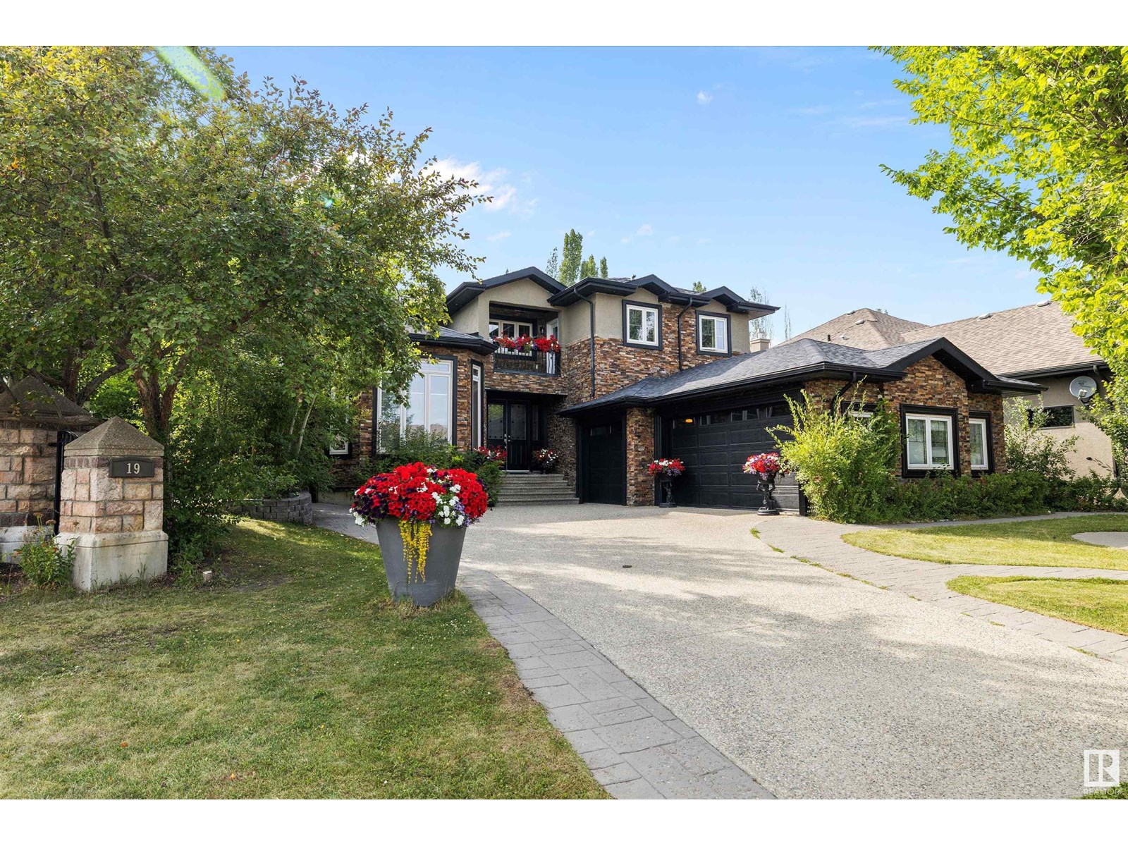 19 Oak Pt, St. Albert, AB T8N 7H2