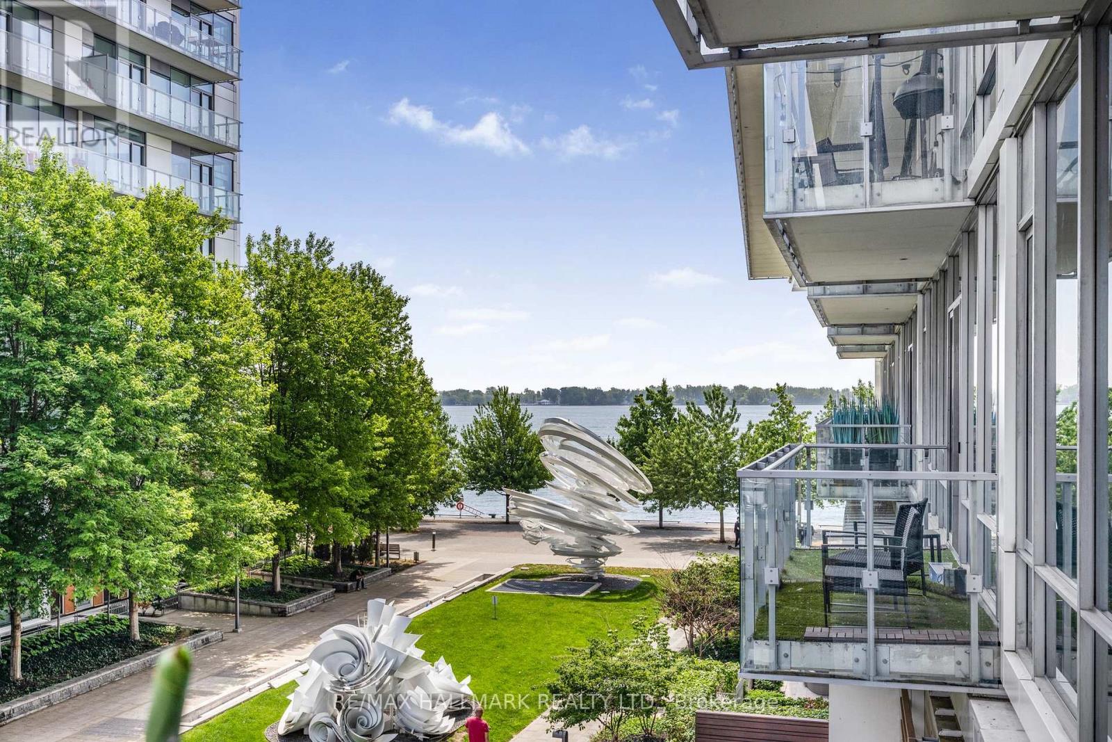 318 29 Queens Quay E, Toronto, ON M5E 0A4
