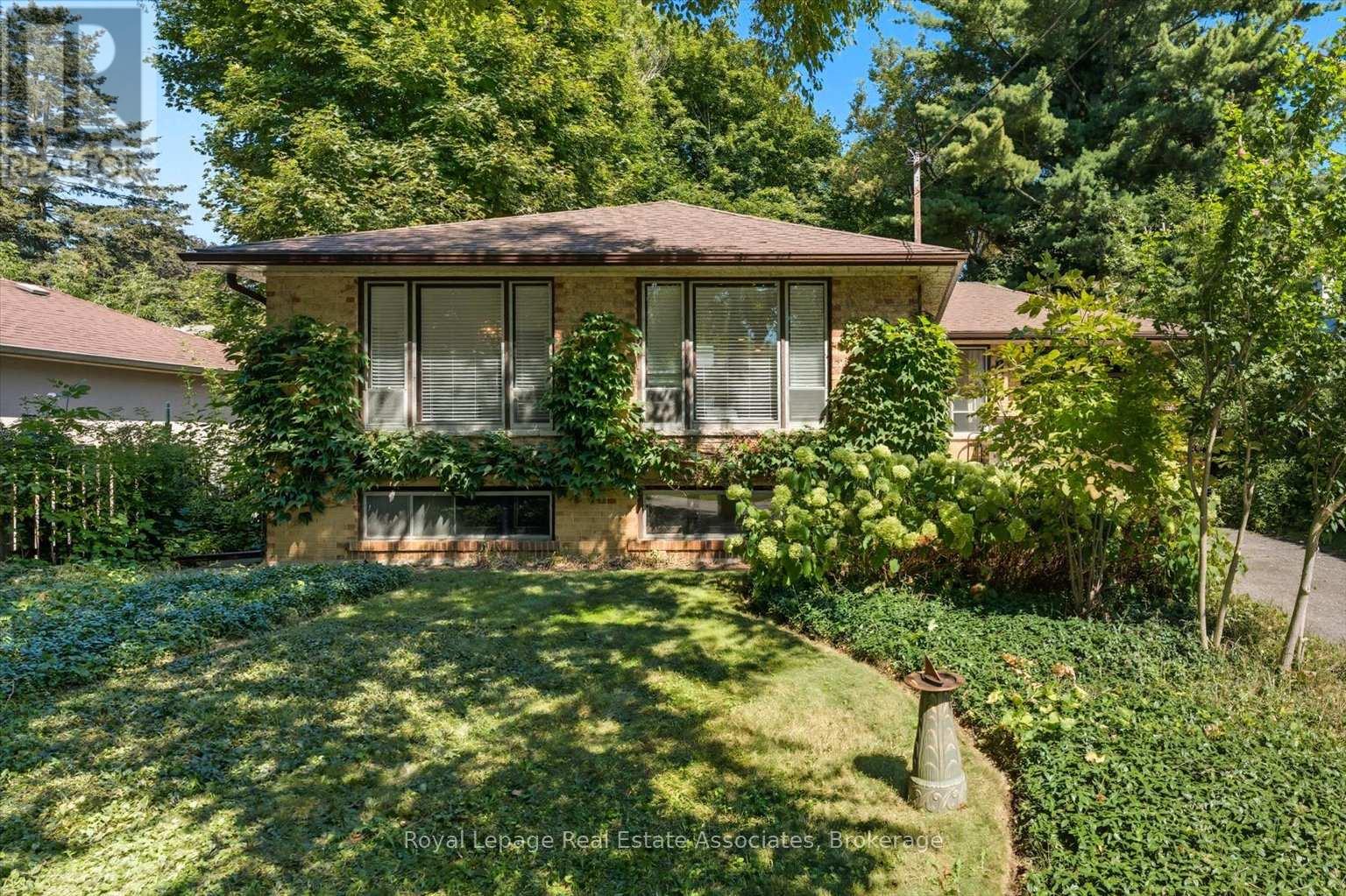 1229 Welwyn Dr, Mississauga, ON L5J 3J5