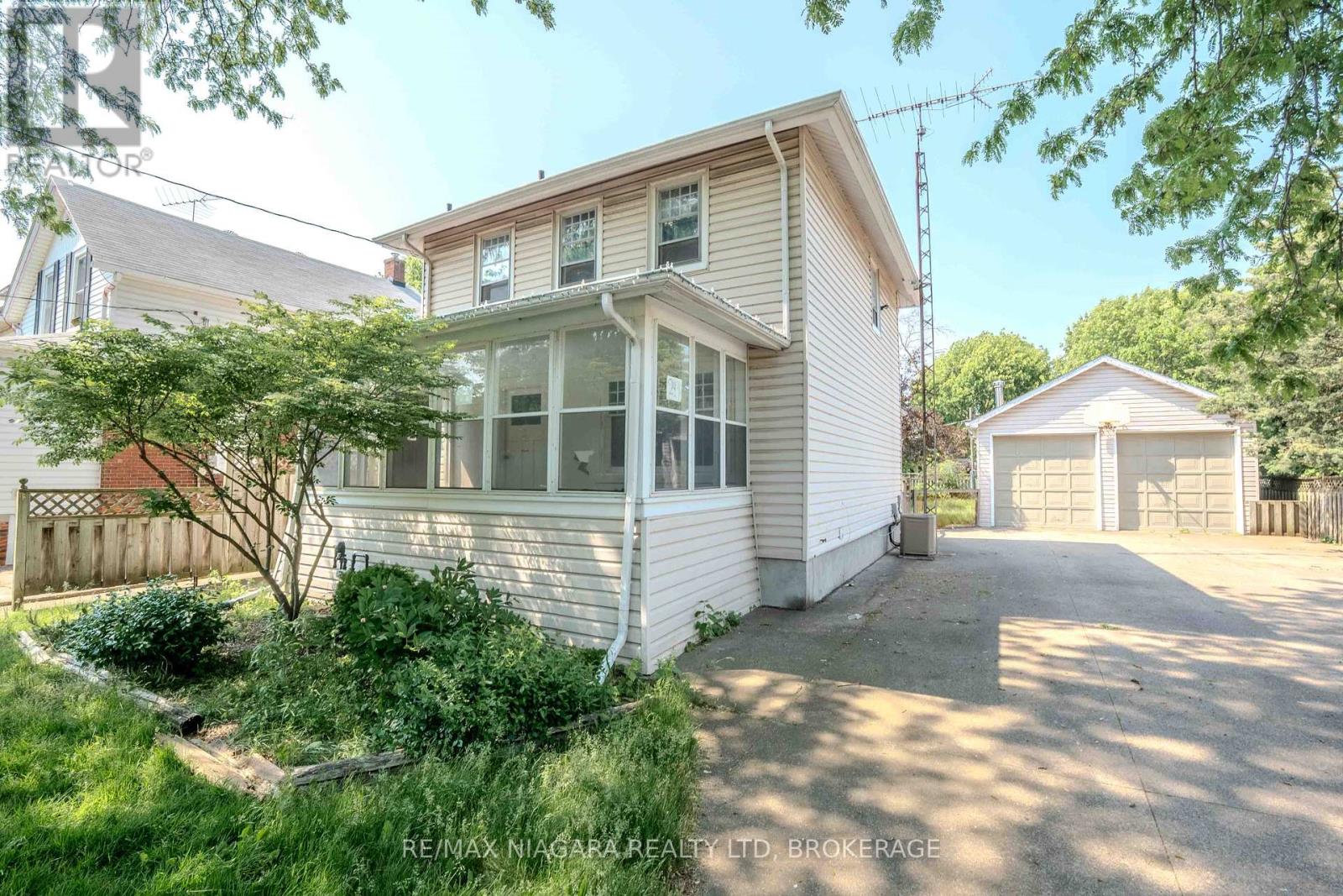 249 Russell Ave, St. Catharines, ON L2R 1X1