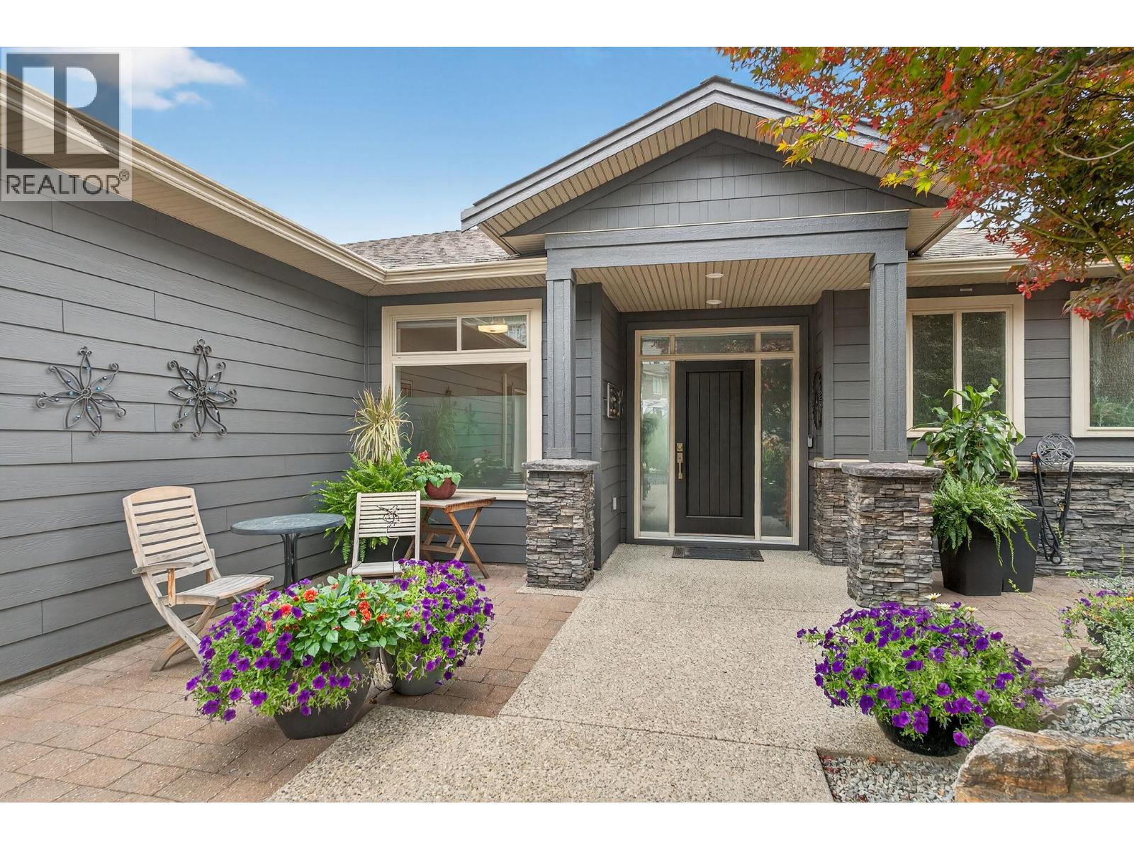 3751 Lornell Ct, Peachland, BC V0H 1X2