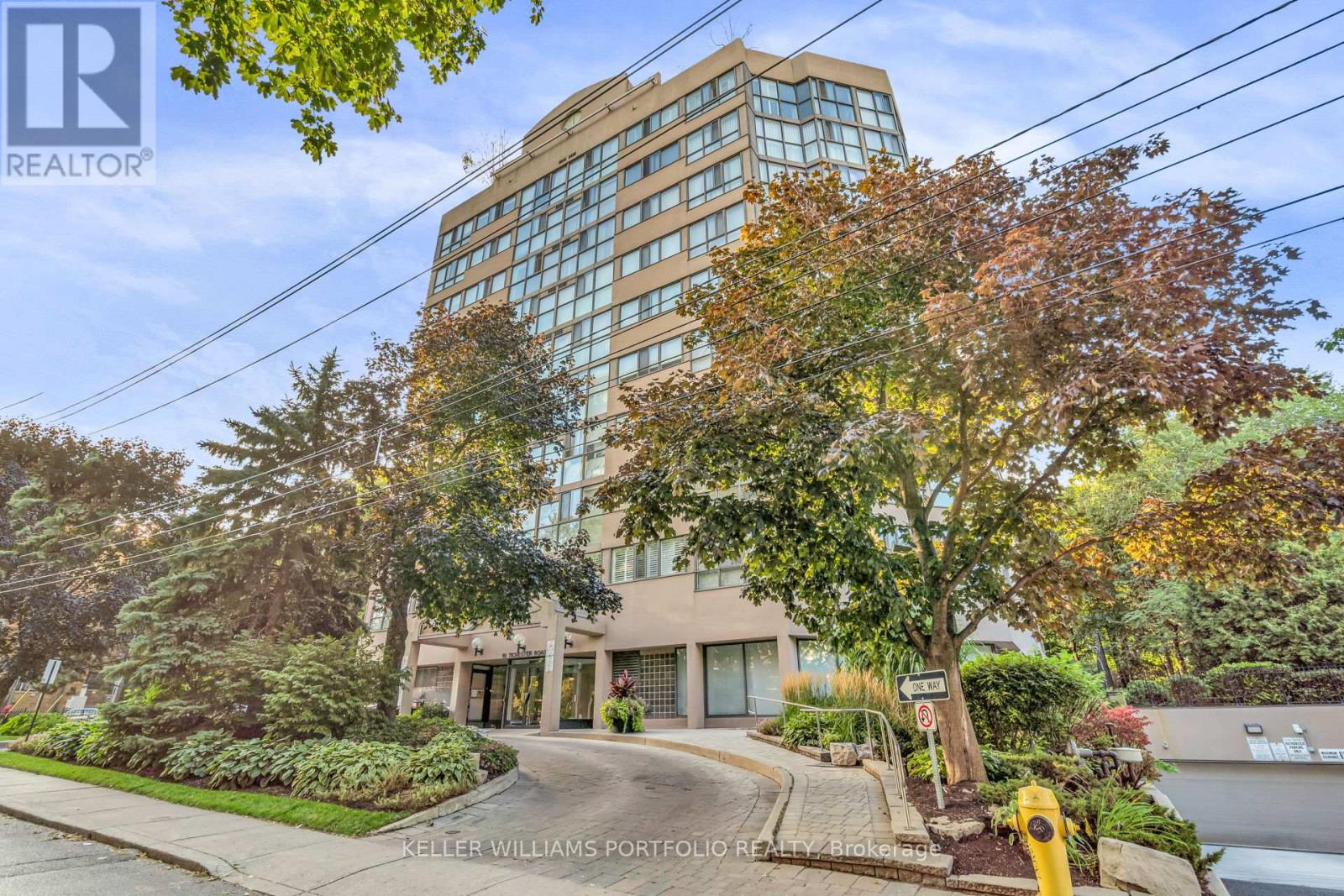 805 10 Tichester Rd N, Toronto, ON M5P 3M4