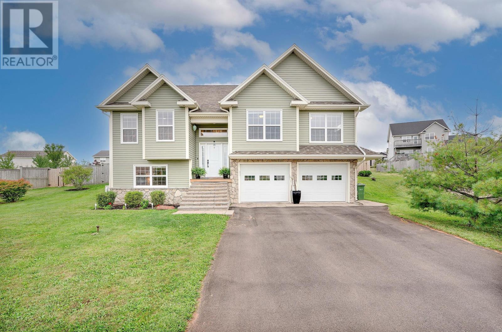 15 Lily Ct, Stratford, PE C1B 0H6