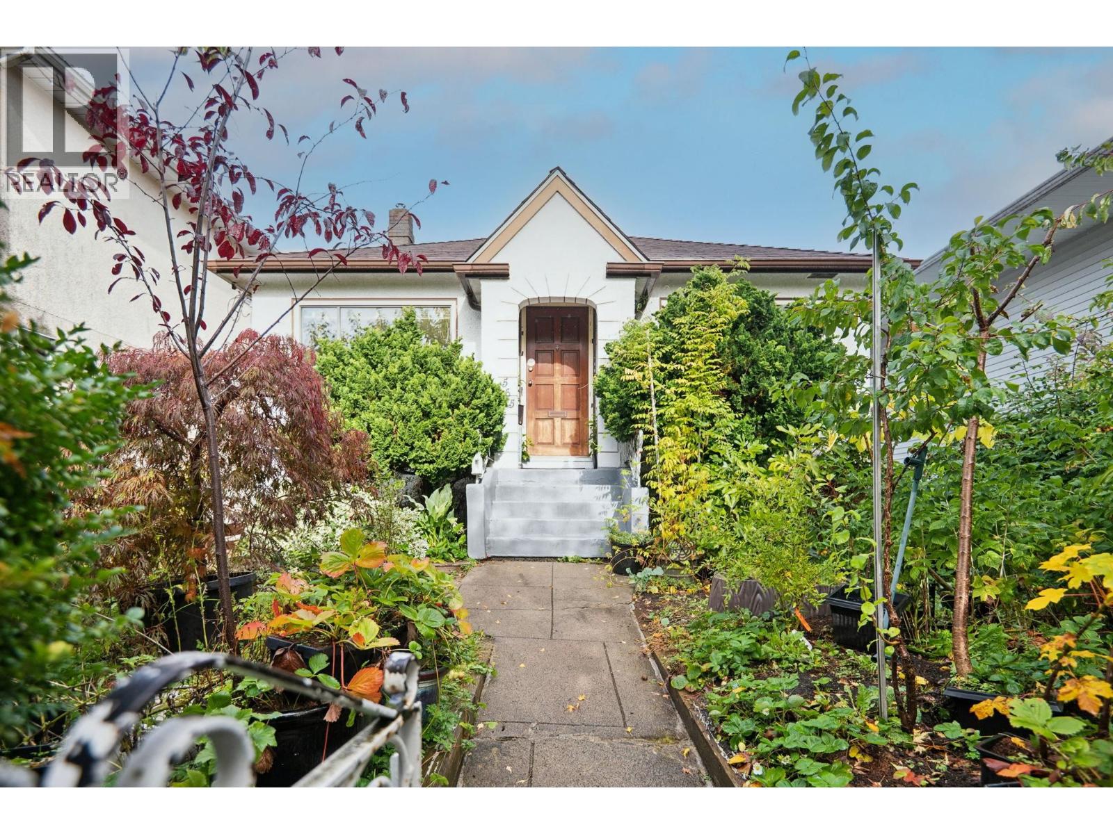 565 E 50th Ave, Vancouver, BC V5X 1A9