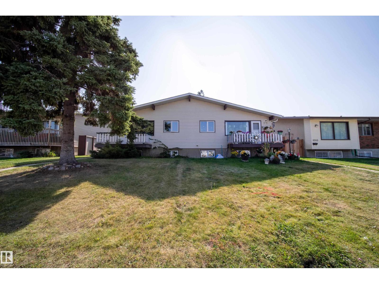 3119-3121 113 Ave NW, Edmonton, AB T5W 0P3