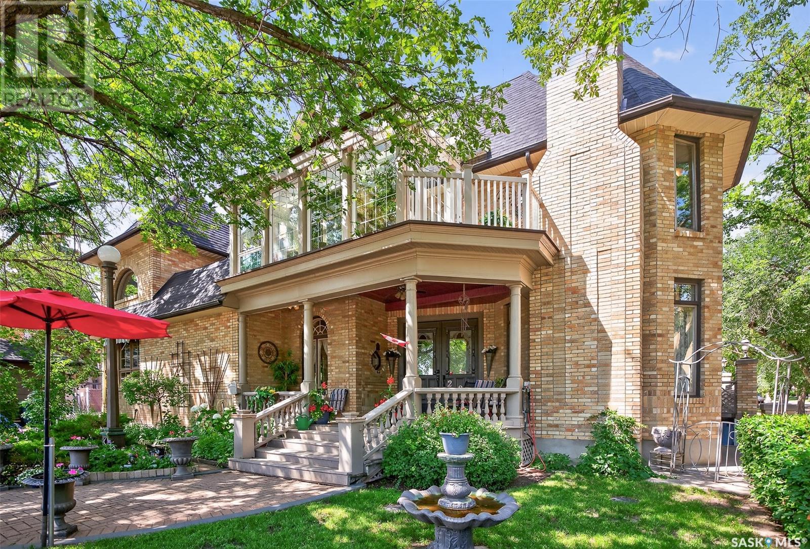 220 Hall St W, Moose Jaw, SK S6H 2R3