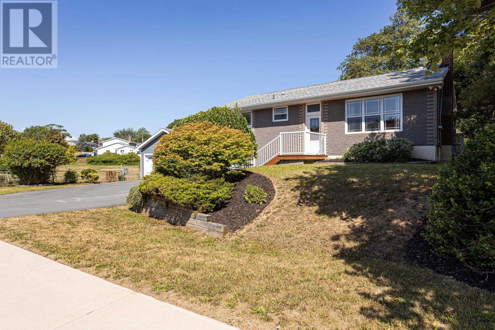81 Flamingo Dr, Halifax, NS B3M 1T2