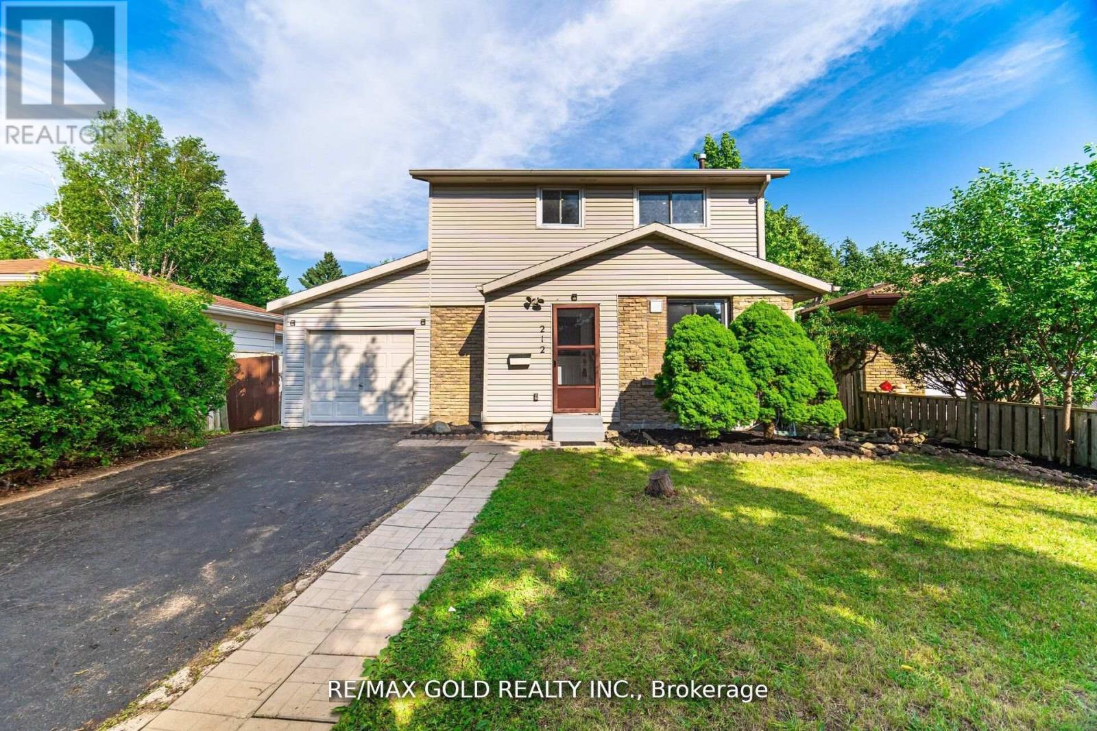 212 Cedarwoods Cres, Kitchener, ON N2C 2J8