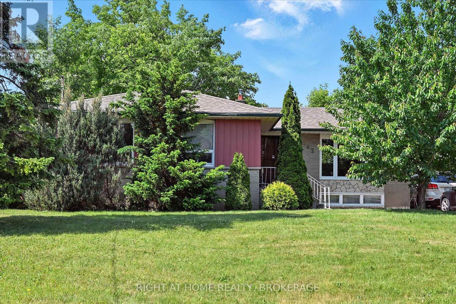 542 Trudale Ct, Oakville, ON L6L 4H1