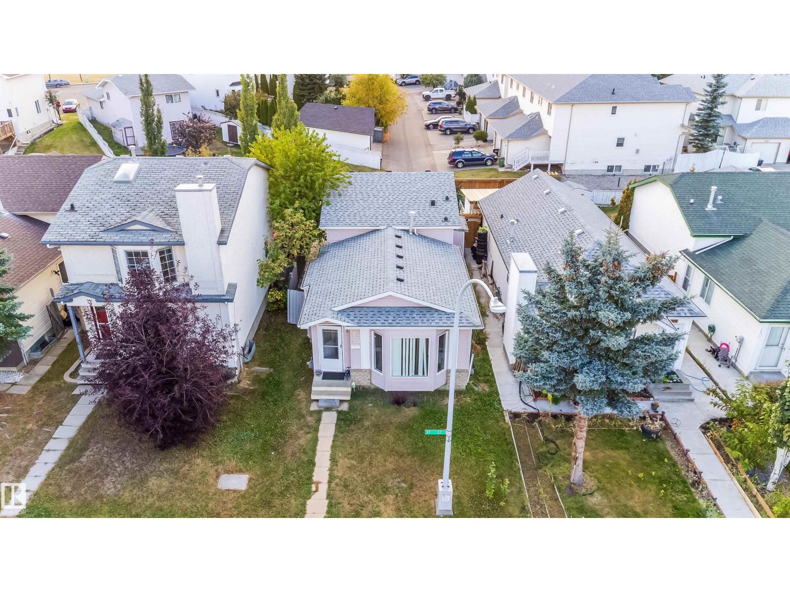 37 St Nw Unit 4004, Edmonton, AB T6L 6M8
