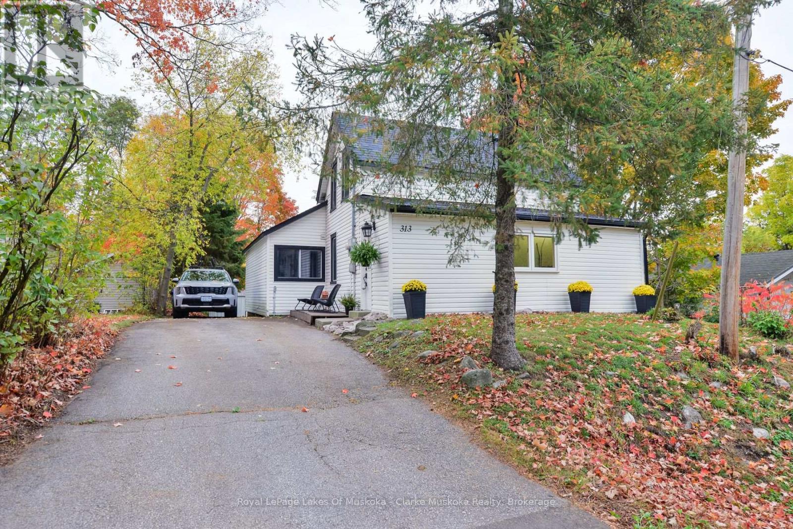 313 Ouida St, Tay, ON L0K 2C0