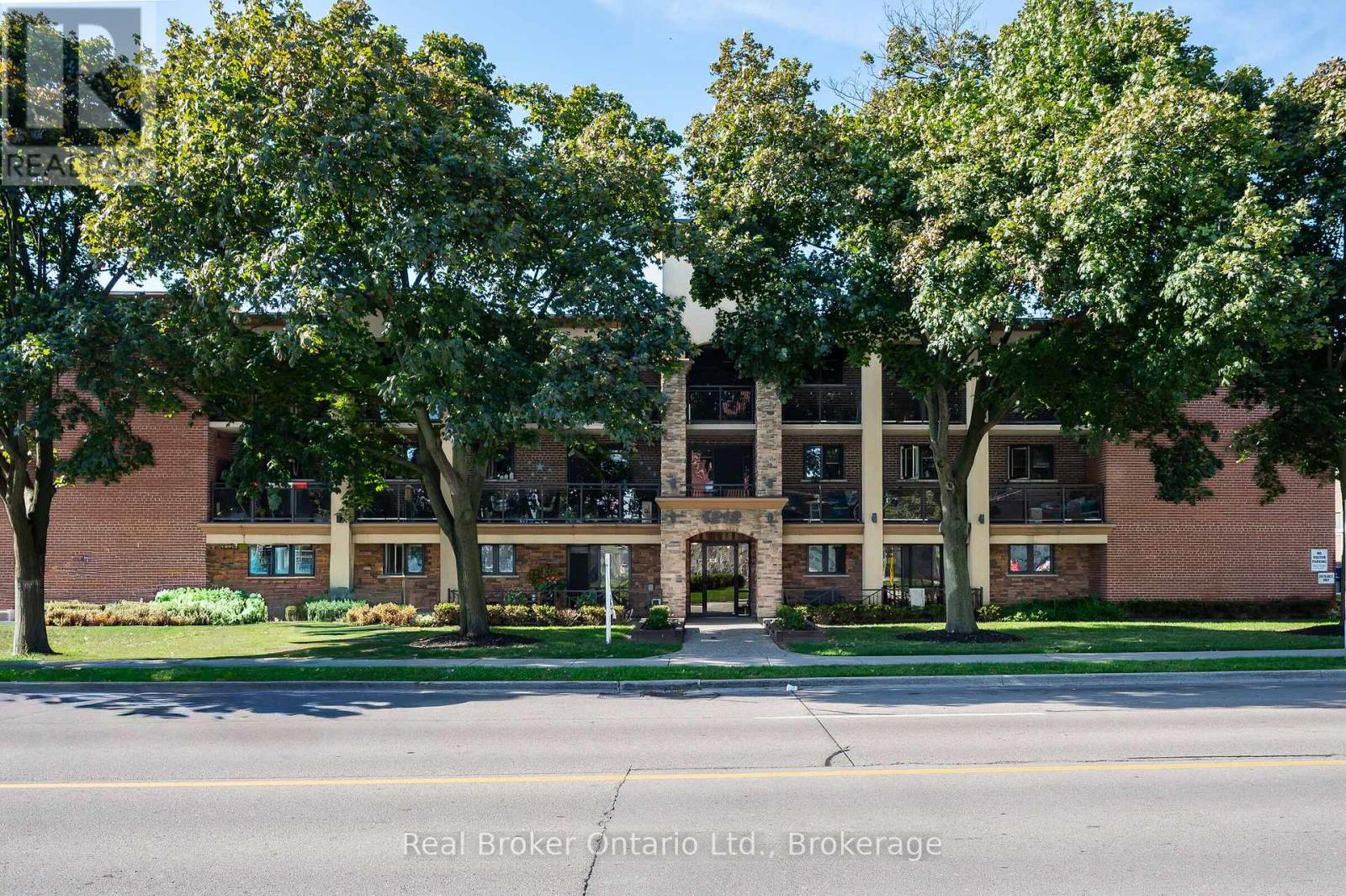 303 1212 Fennell Ave E, Hamilton, ON L8T 1T2