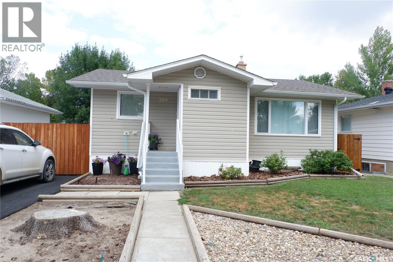 509 4th Avenue East, Assiniboia, SK S0H 0B0
