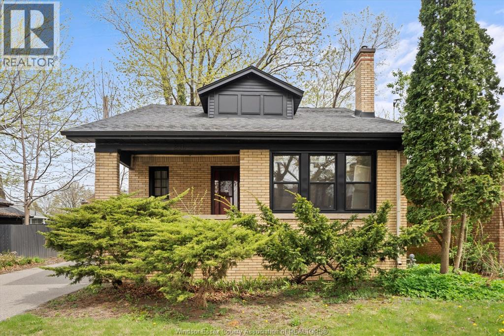 216 Thompson Blvd, Windsor, ON N8S 2G4
