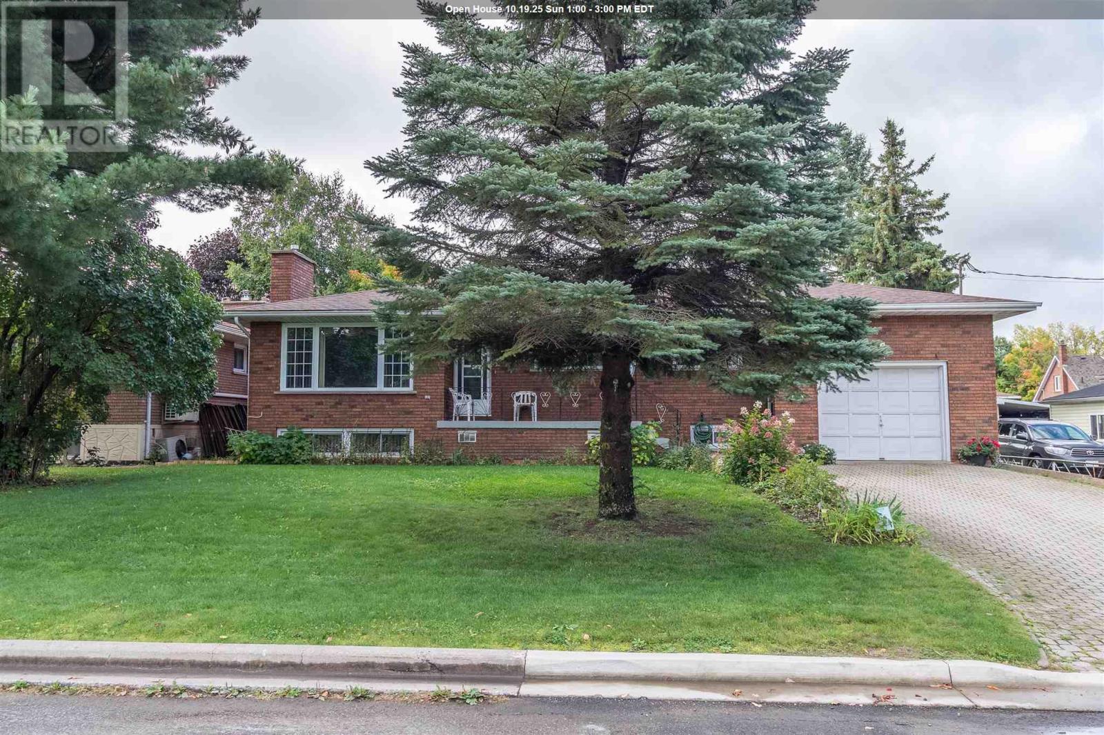123 Vivian Ave, Sault Ste. Marie, ON P6C 2E9