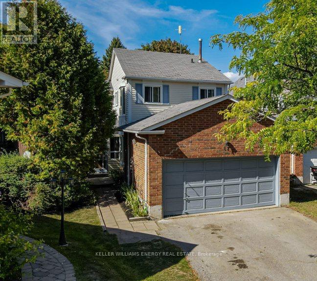 17 Barrow Ct, Whitby, ON L1P 1E4