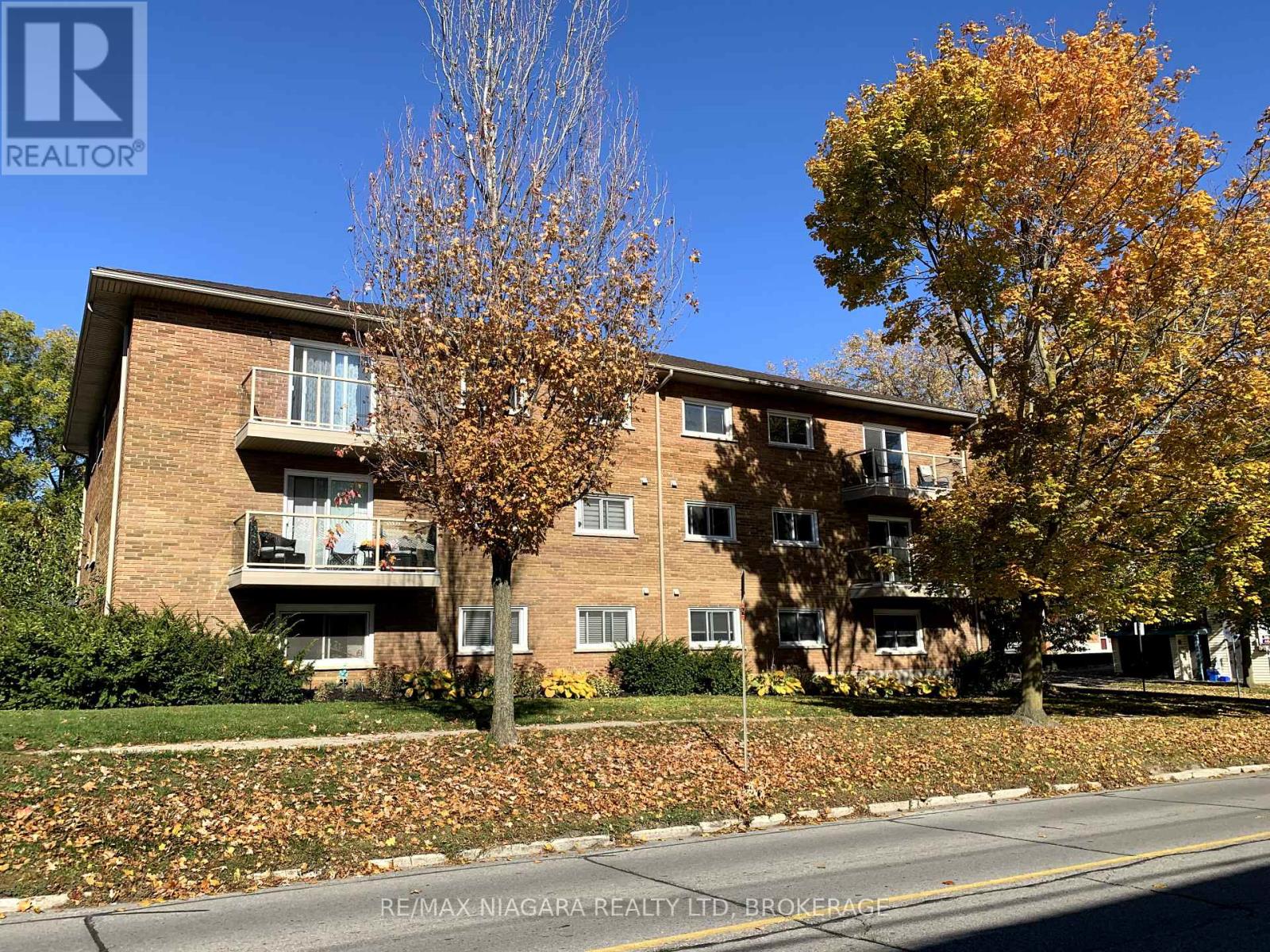 17 Simcoe St, St. Catharines, ON L2N 5C6
