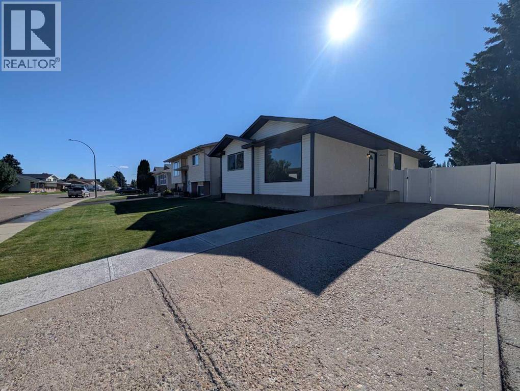 19 Rae Cres SE, Medicine Hat, AB T1B 3A2