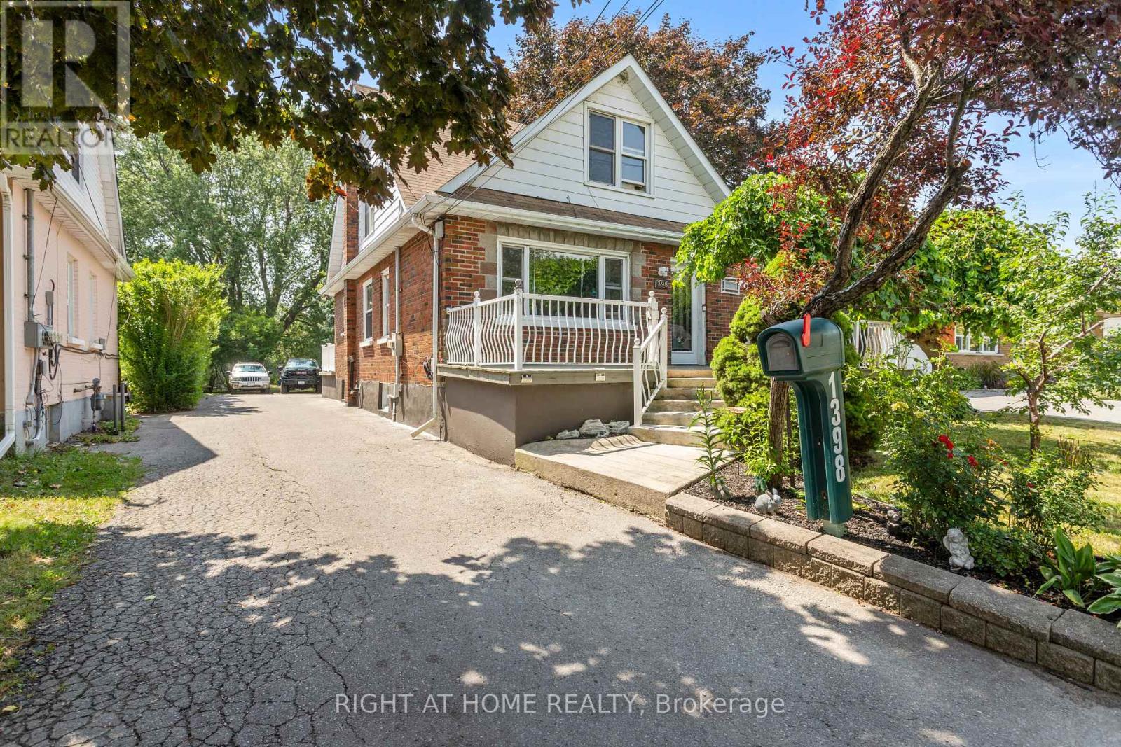1398 Simcoe St S, Oshawa, ON L1H 4M4
