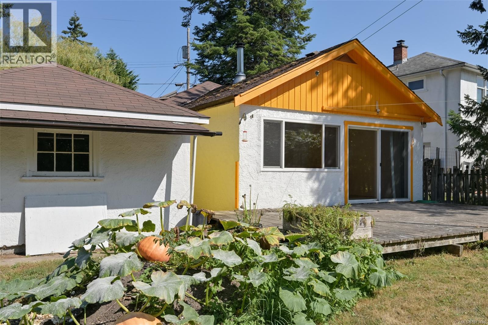 735 Violet Ave, Saanich, BC V8Z 2R4