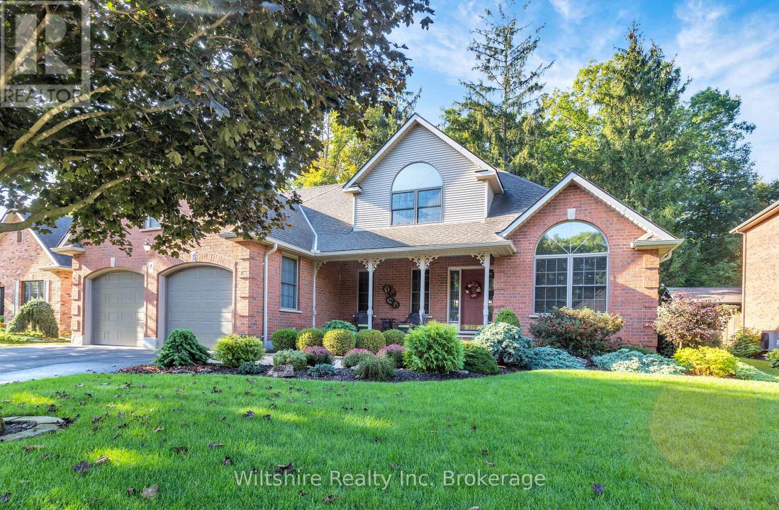 5 Whispering Pine Ln, Tillsonburg, ON N4G 5V4