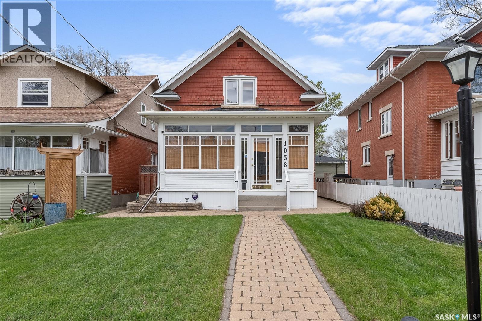 1038 Chestnut Ave, Moose Jaw, SK S6H 1A6