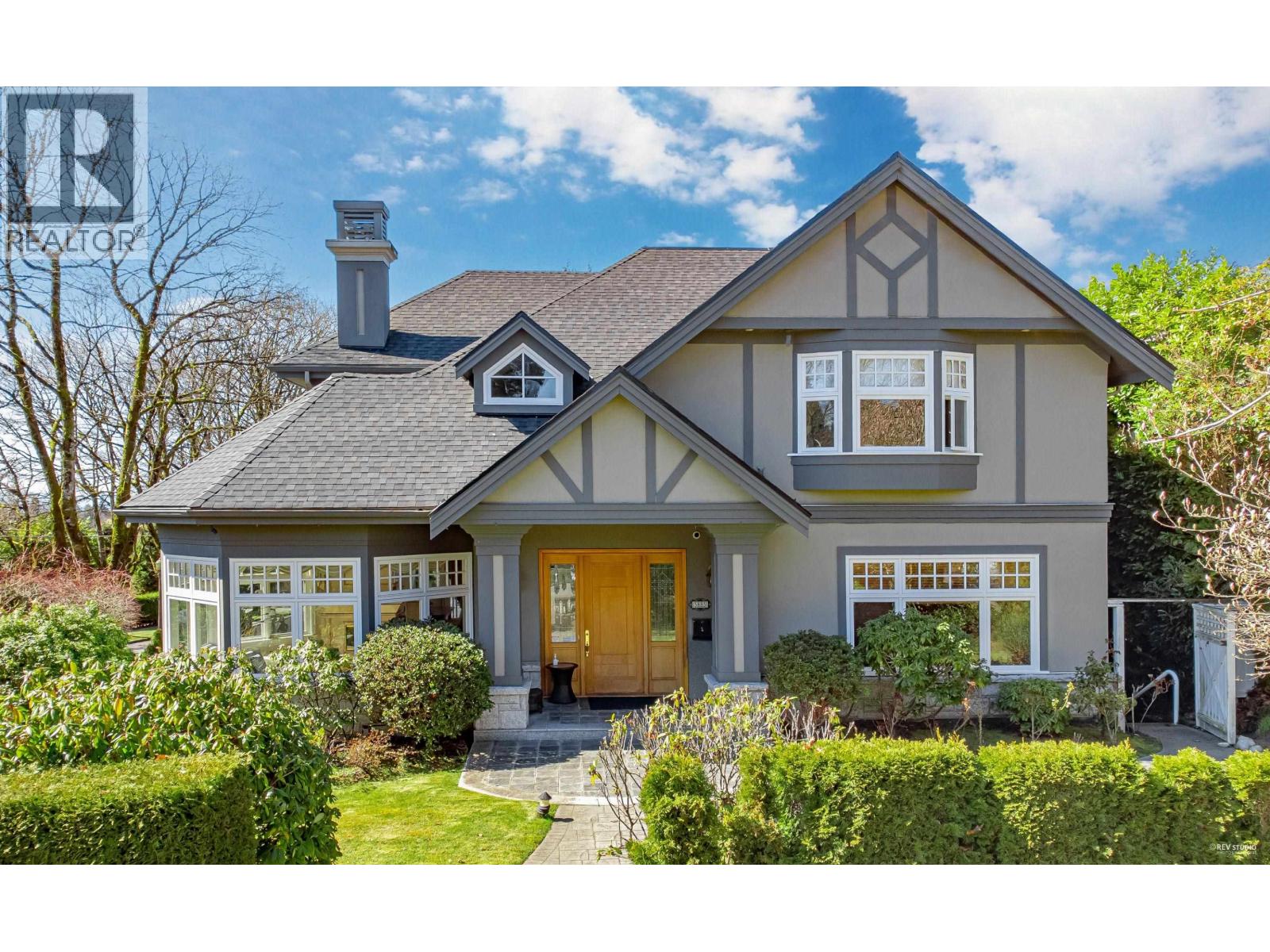 5885 Angus Dr, Vancouver, BC V6M 3N7