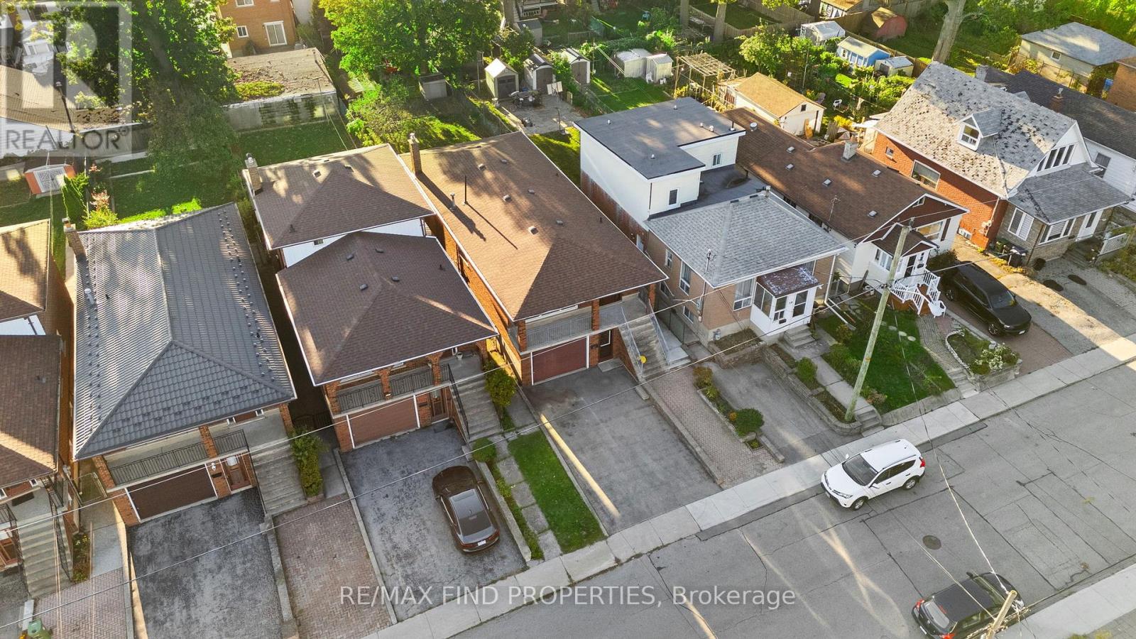 16 Mcdonald Ave, Toronto, ON M1L 3Y8