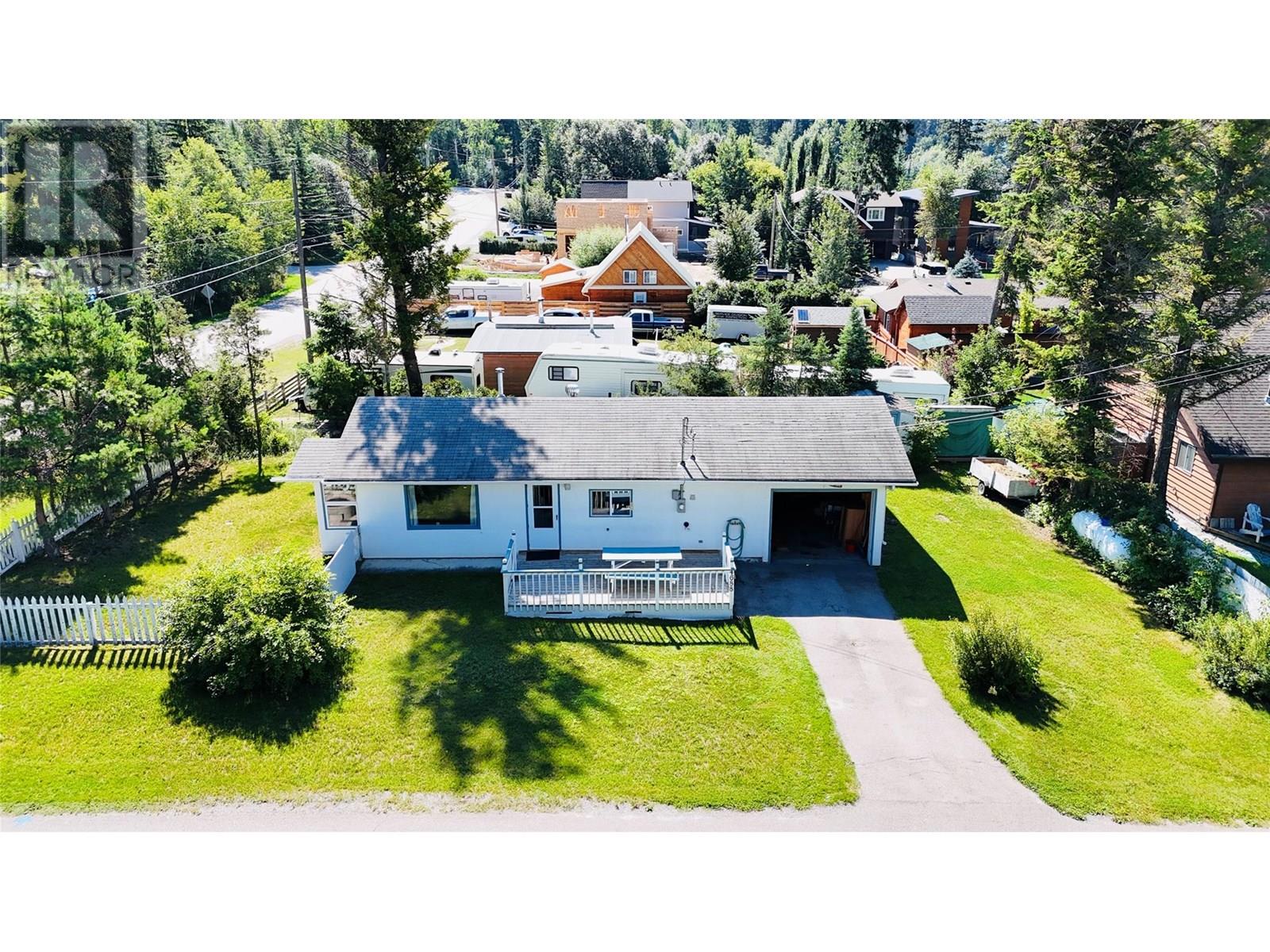 4688 Poplar St, Windermere, BC V0B 2L2